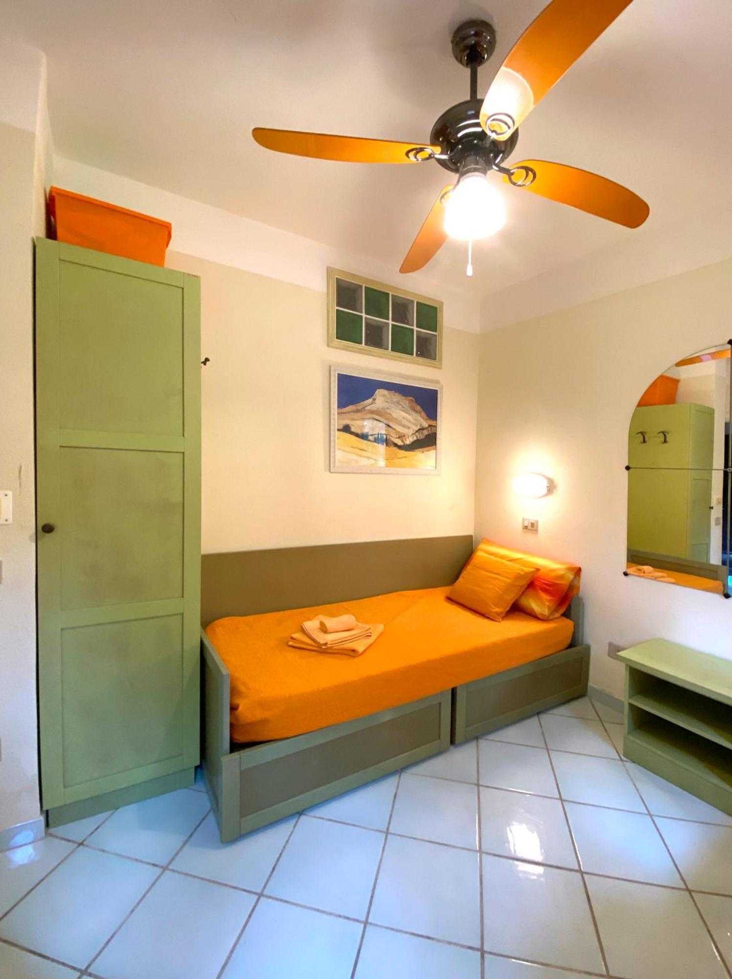 Gli Oleandri Di Calarossa - 5M Walk To The Beach อิโซลา โรสซา ภายนอก รูปภาพ