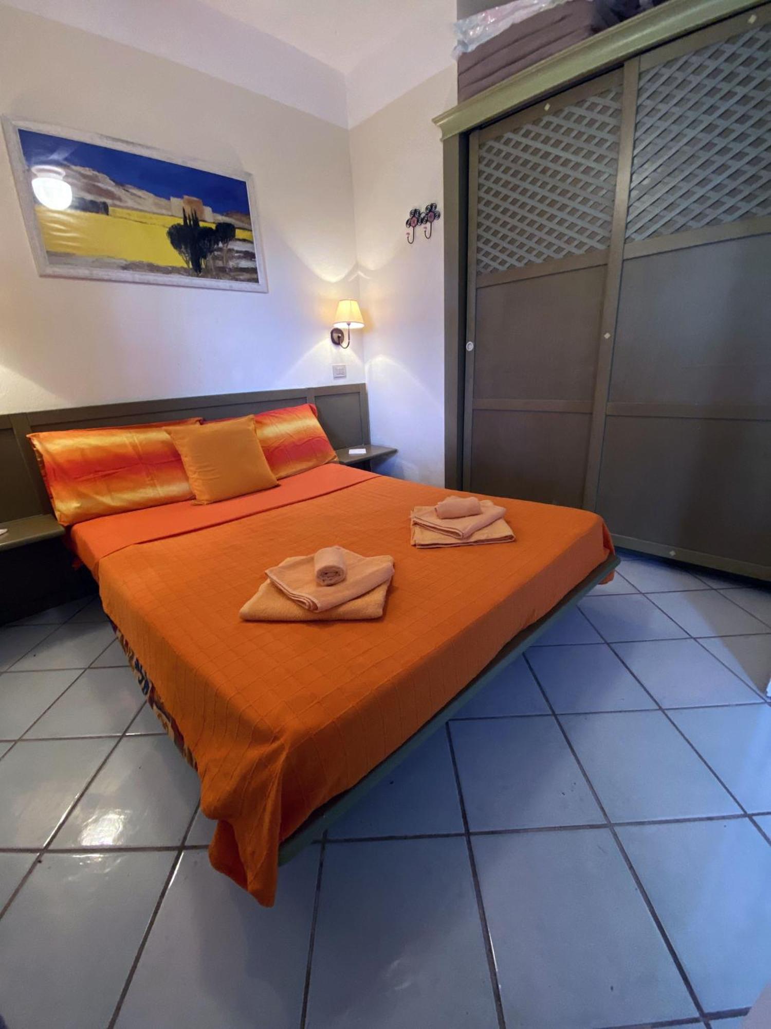 Gli Oleandri Di Calarossa - 5M Walk To The Beach อิโซลา โรสซา ภายนอก รูปภาพ